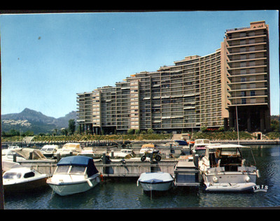 MANDELIEU (06) MOTO & BATEAUX aux RESIDENCES de CANNES MARINA