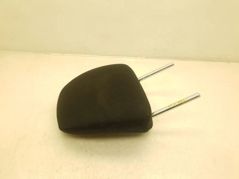 Toyota Yaris Le 2012 montaje de reposacabezas delantero lado del pasajero Foto 3 de 4