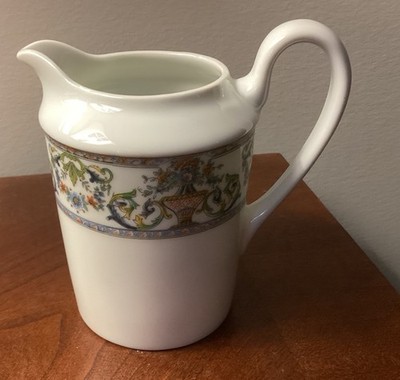 Towle Royal Royale Limoges MEDICIS 8 Oz. Creamer Multi Color Flowers 4-1/8''