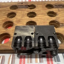 LYMAN  PISTOL BULLET  MOLD  TWO CAVITY 44/40 CALIBER   205 GR  RELOADING