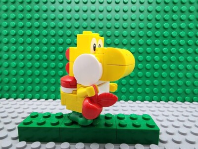 LEGO  mar0111 Yellow Yoshi - White Tile, Round 1 x 2 Half on Front 71428 Mario