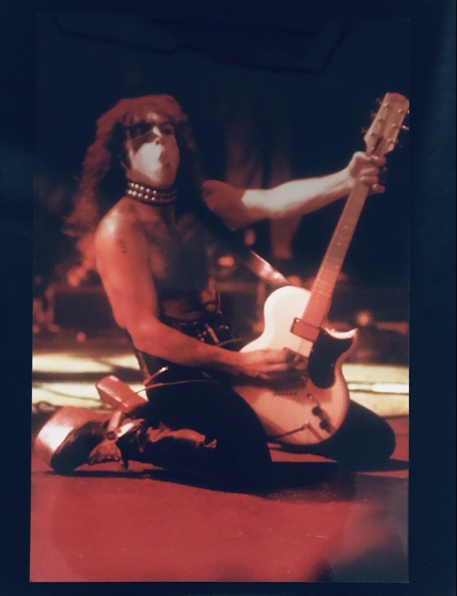 KISS 1975 PAUL STANLEY RARE HOTTER THAN HELL DRESSED TO KILL