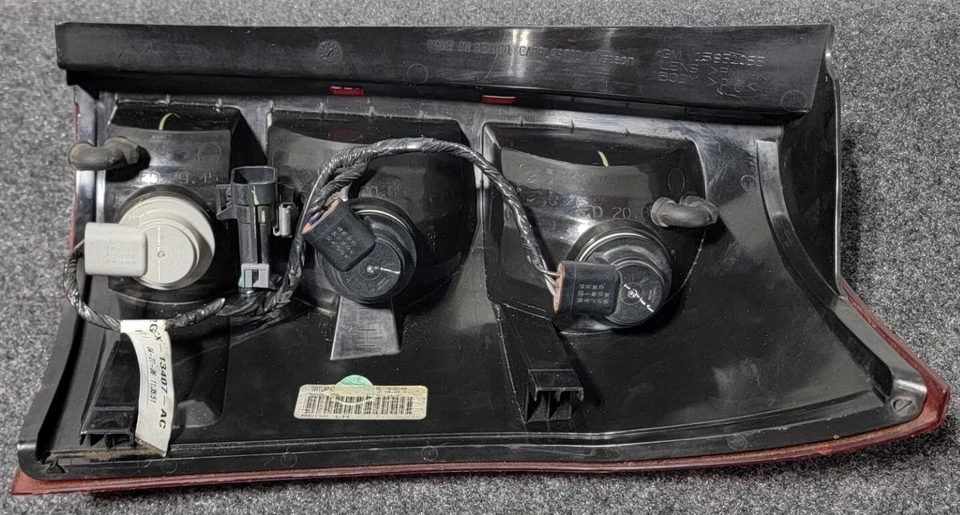 Luz trasera SATURN VUE L. 04 05 06 07 Foto 3 de 4