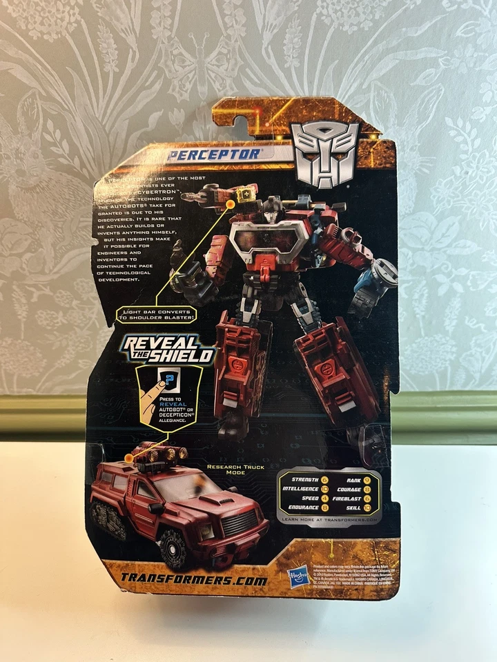 Transformers Reveal the Shield Deluxe Perceptor BNIB carded moc hasbro  - Image 4 of 4