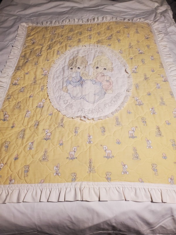 Vintage PRECIOUS MOMENTS Sharing Moments Yellow Baby Blanket 45”x 35”
