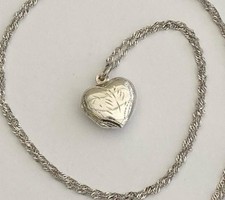 Vintage Sterling Silver Heart Locket Pendant & Chain.
