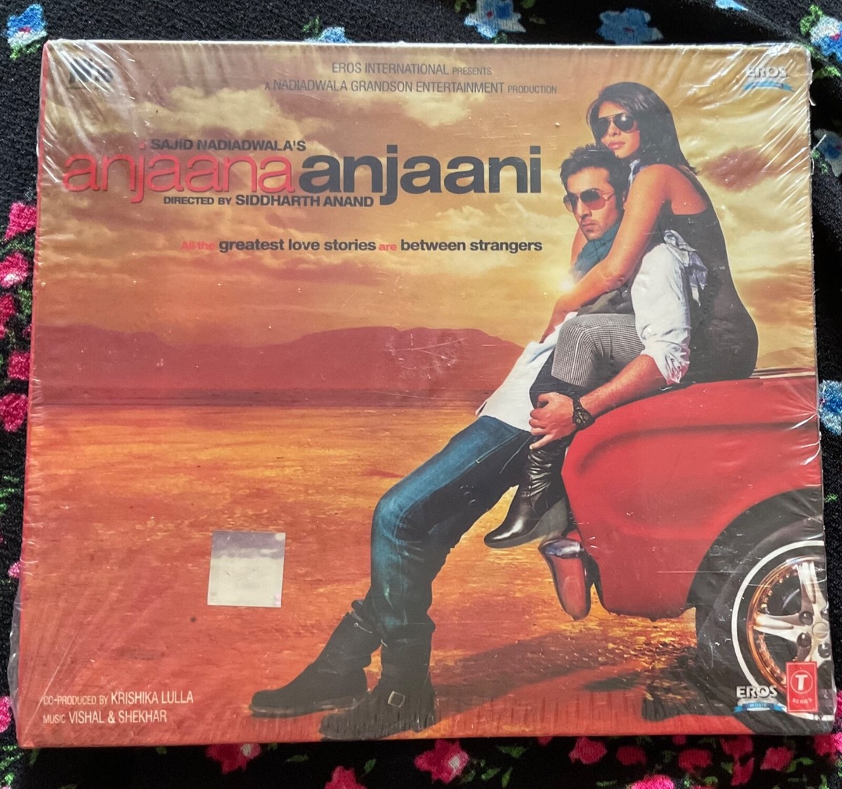 Bollywood Anjaana Anjaani Full Movie Online Kapoor Ranbir Anjaana