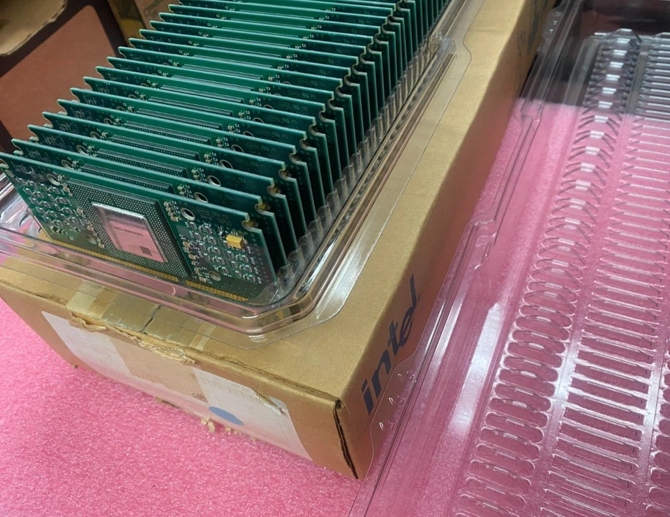 VINTAGE & NEW Intel Celeron 333 Slot 1 CPU 80524RX333128 SL2WN RARE as ORIGINA - Image 2 of 3