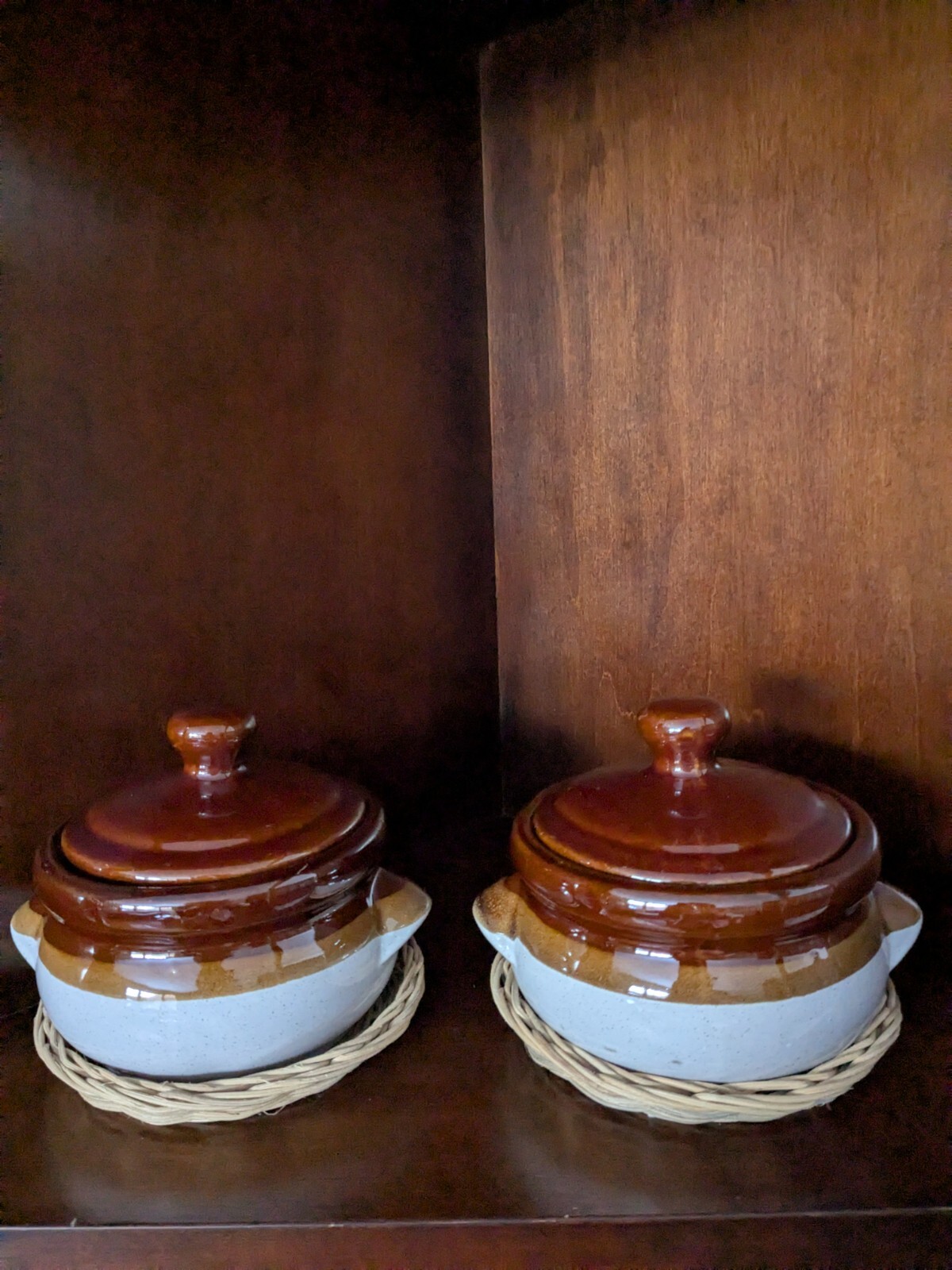 Gailstyn Vintage Bean Pots Soup Bowls Onion Crock Wicker Trivet Set Of Two.