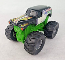 2000 Mattel Hot Wheels Monster Jam Grave Digger Monster Truck Mud Treads 1:64