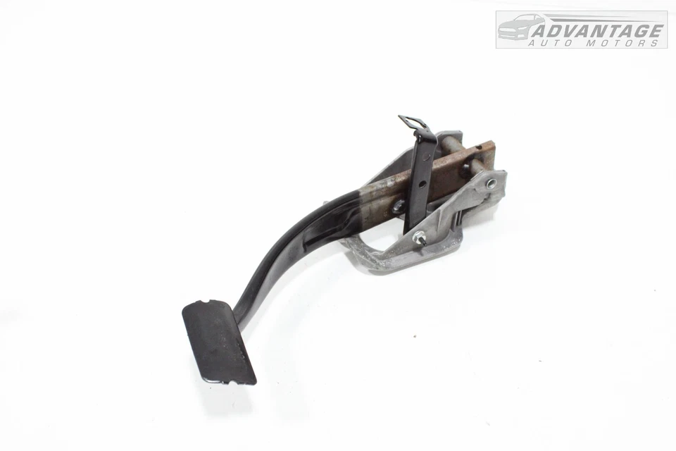 2014-2022 DODGE DURANGO BRAKE STOP FOOT PEDAL W/ SUPPORT BRACKET 68303341AC OEM - Image 2 of 4