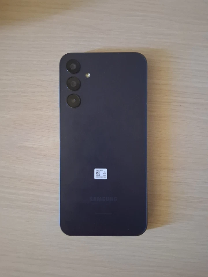 Smartphone Samsung Galaxy A15 5G 64GB Metro de T-Mobile (Como Nuevo) Foto 2 de 4