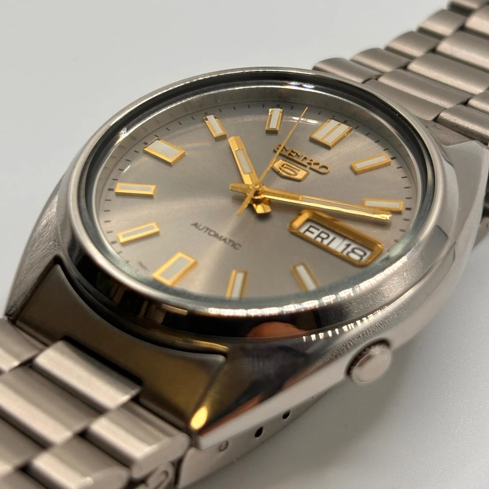 Orologio Uomo Seiko 5 Automatico Quadrante Argento Acciaio Argento SNXS75K1 - Immagine 2 di 4