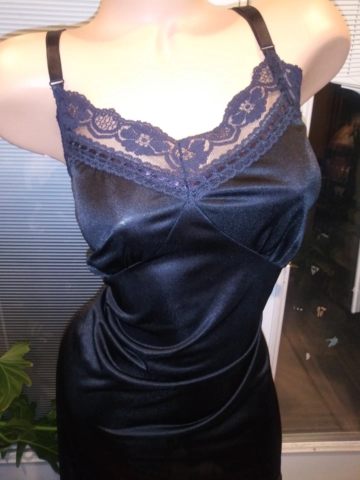 De colección Sedoso Suave NYLON PELLIZCO PLISADO CHANTILLY ANCHO ENCAJE VOLANTES NOCHE DESLIZAMIENTO COMPLETO 44" Foto 3 de 4