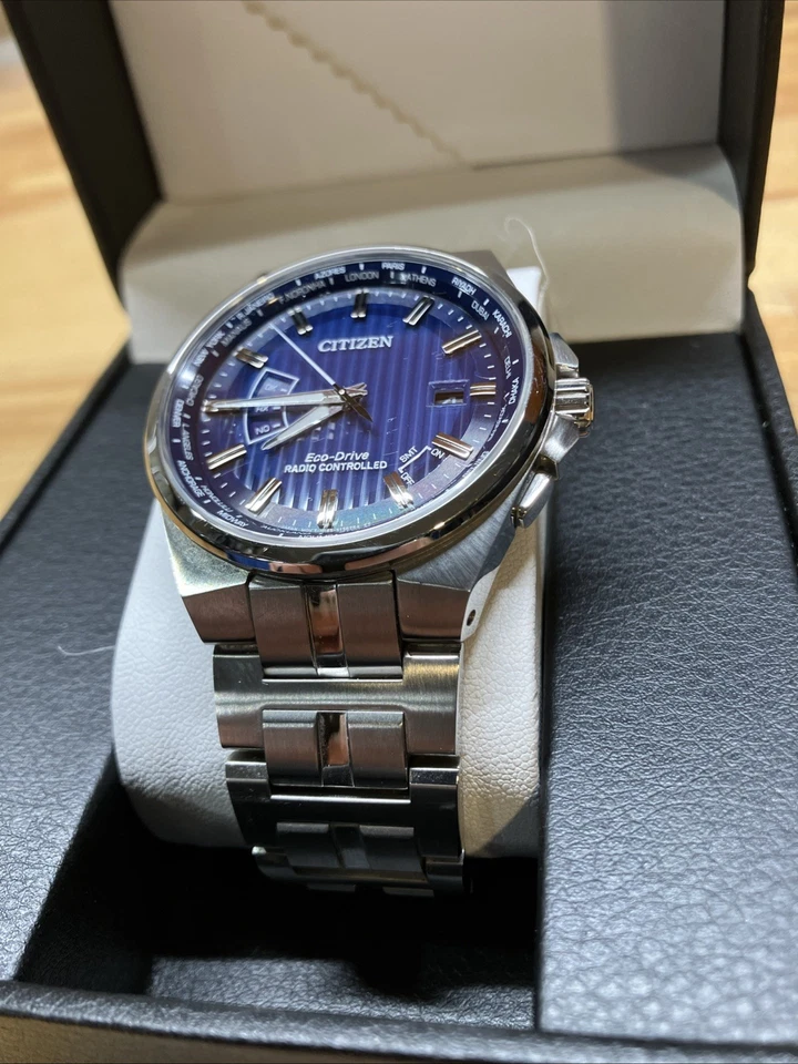 Citizen Eco-Drive Radio Controlled World Time - Image 2 of 4