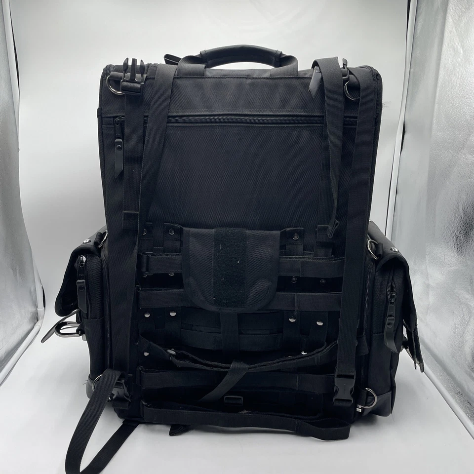 Mochila para moto Saddleman Travelcade cuero negro tachonado alforja 21x9x23 Foto 3 de 4