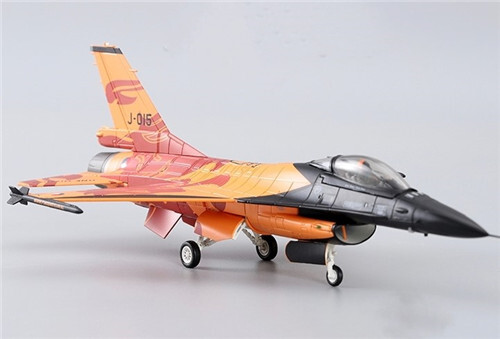 モノグラム　F-16 FIGHTER Amazon.com: Hasegawa HAS-07522 1-48 F-16CM-50 Fighting