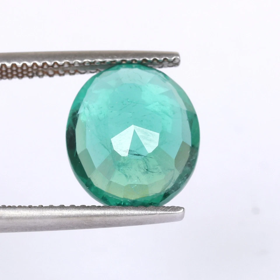 Lab-grown Faceted Zambian Green Emerald 6.135 Ct. Certified Oval Cut Gemstone - Image 3 of 4