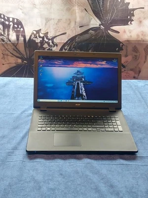 17" Zoll Acer Aspire ES1-711 (Intel, 4 GB Ram, 256 GB SSD) - Bild 1 von 4