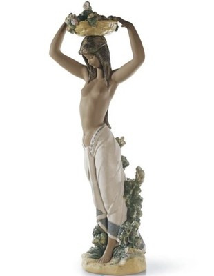 Lladró  Odalisca'' Native Woman Figurine   Large: 29.9  Tall