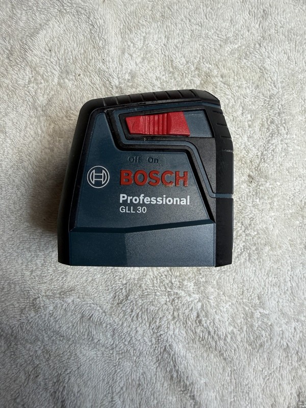 BOSCH GLL30 Green-Beam Self-Leveling Cross-Line Laser, Mount, & Soft Pouch