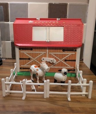 VINTAGE 80ER JAHRE FISHER - PRICE SPIELSCHEUNE MIT ZWEI TIEREN & ZAUN - FUNKTIONIERENDES GERÄUSCH