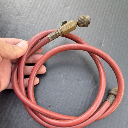 YELLOW JACKET Red Rubber HVAC Charging Hose with Brass Fittings 800 PSI