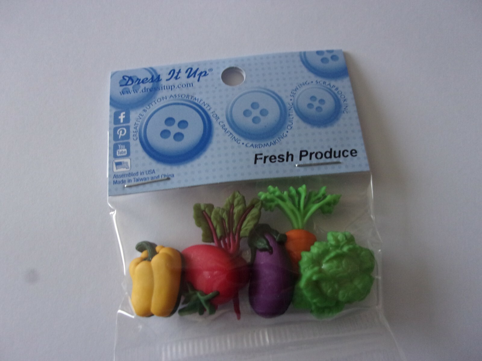 Dress It Up Buttons 9381 Fresh Produce Vegetable Novelty Buttons Craft