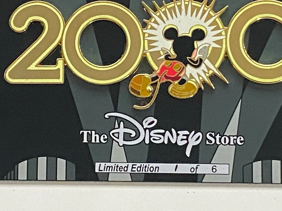 Prendedor Mickey Mouse del Milenio de Disney Store Disney World RARO 1 de 6 Foto 3 de 4
