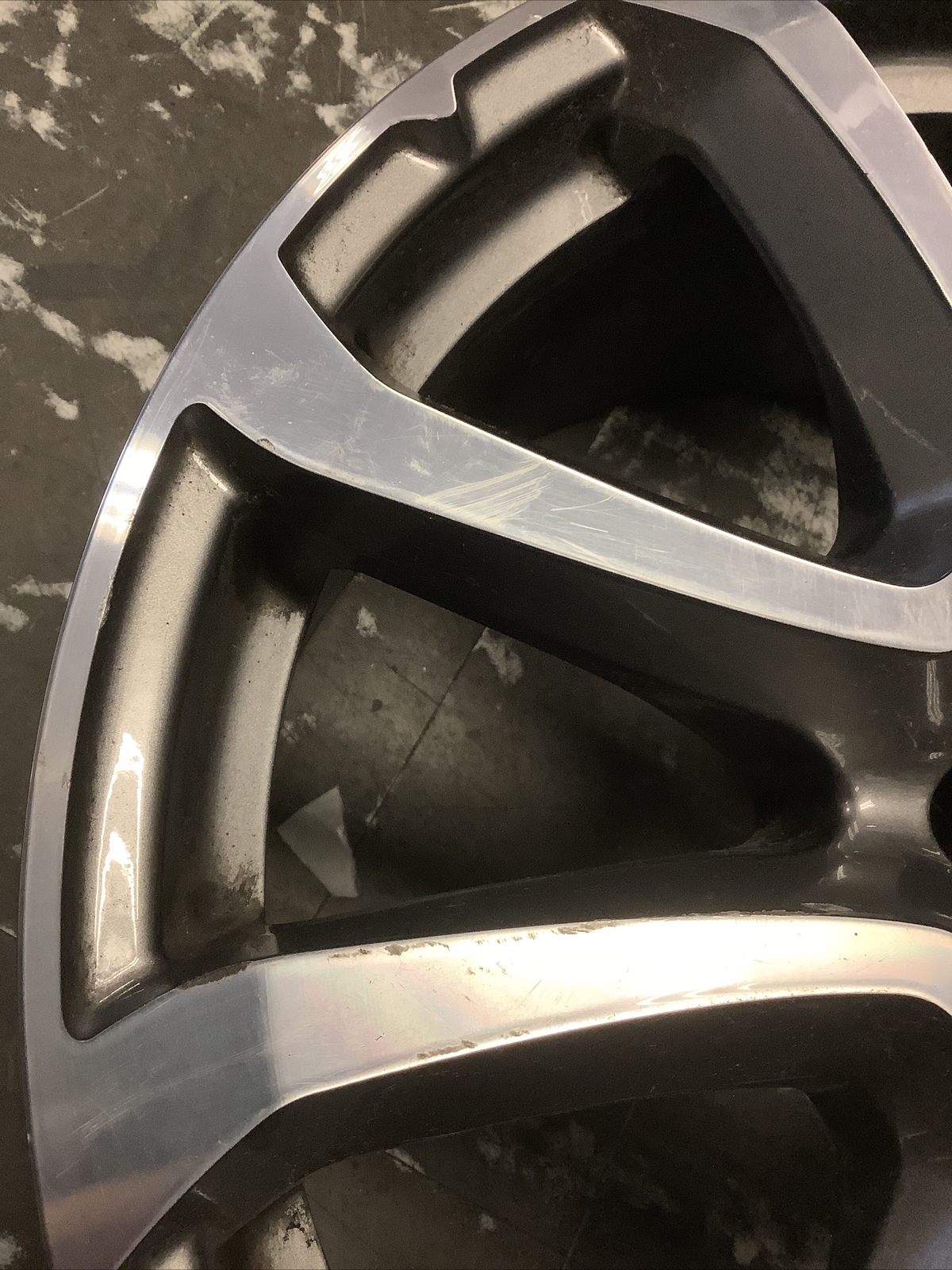 Maserati Levante 17 18 96415 OEM wheel rim 19 x 8.5 USED FRONT CNC CHARCOAL