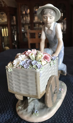 Lladro 子供 花車 Lladro Figurine Boy On Flower Cart 10” Tall x 9” x 4” #5029 Flower