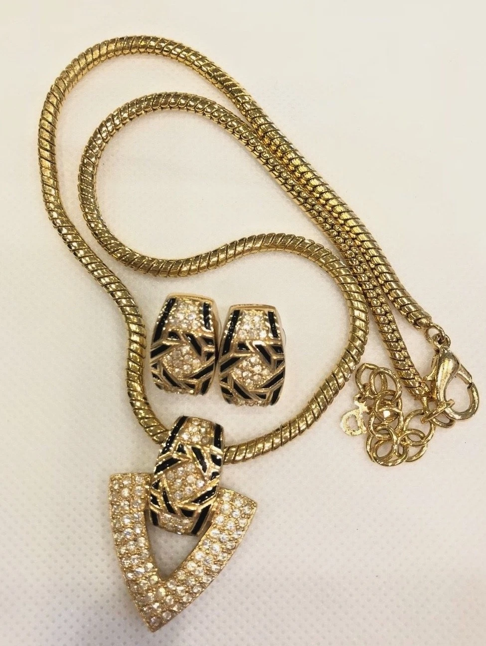 Ensemble collier et boucles d'oreilles vintage signé émail et cristal Christian Dior