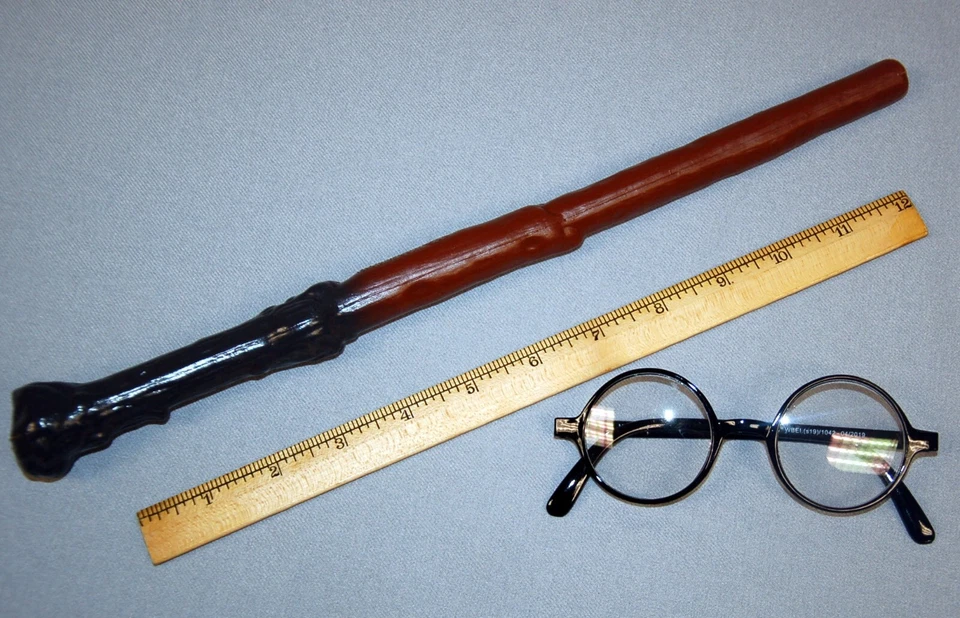 Acessórios de fantasia HARRY POTTER ~ Halloween ~ Óculos, varinha, 48" BROOM ~ MUITO BOM ESTADO - Imagem 3 de 4