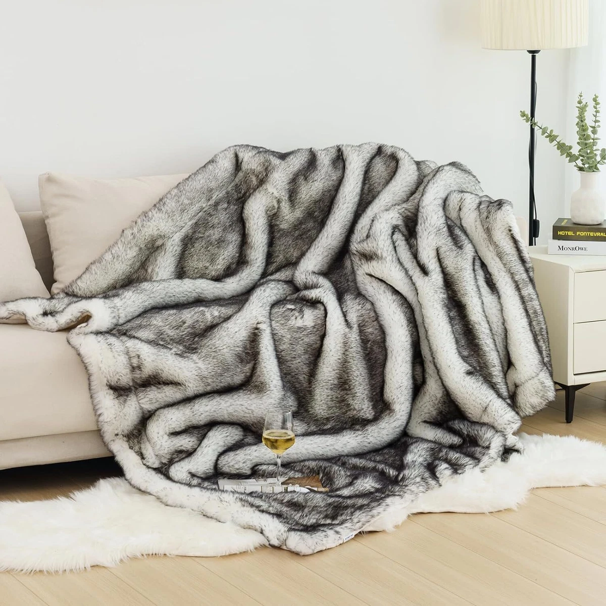HOMFINE Luxury Faux Fur Blanket Super Thick Warm Soft Faux Fox