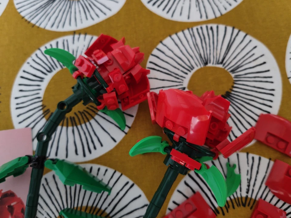 LEGO Botanicals 40460 Roses, photo 3 of 5