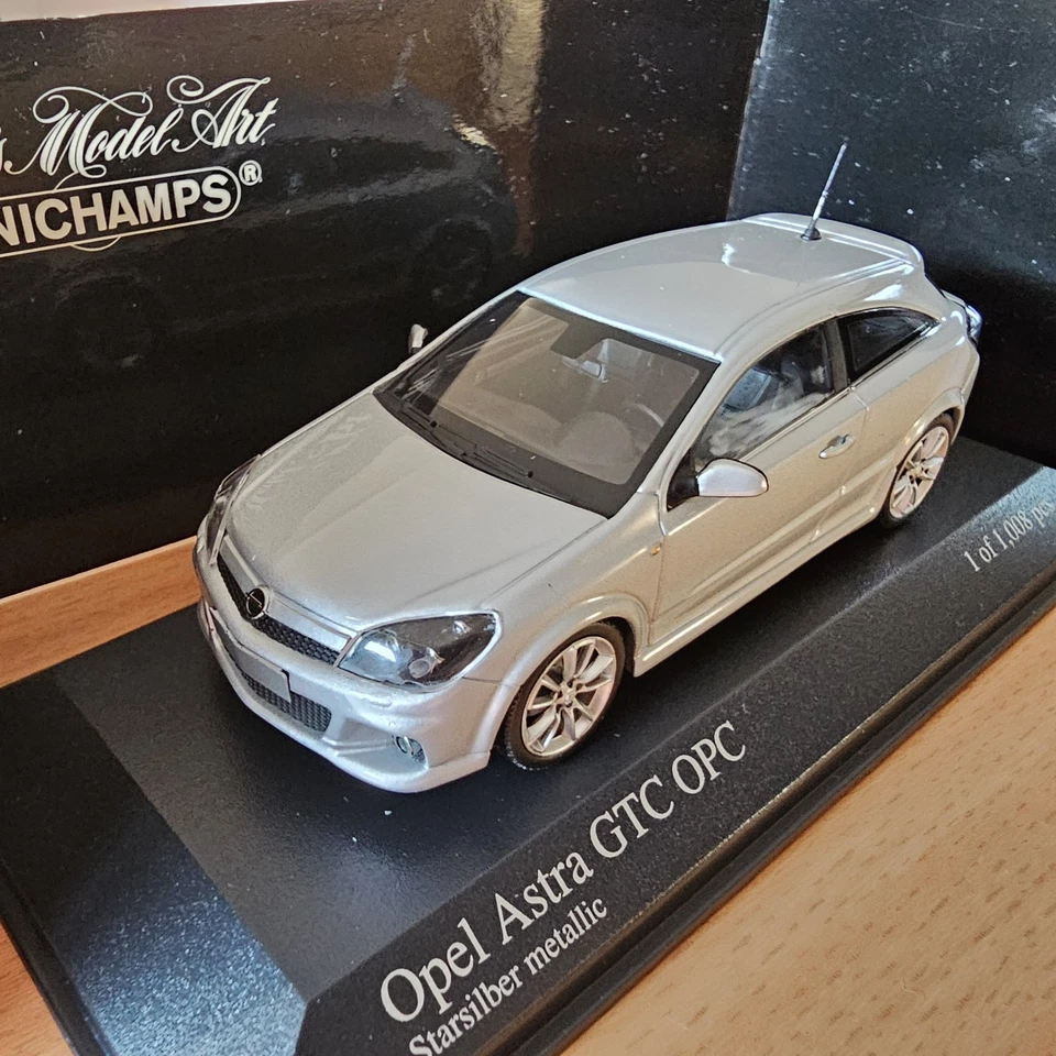 Minichamps 1:43 Opel Astra H OPC GTC Mk5 Silver Model Car 400045220 Vauxhall VXR - Image 2 of 4