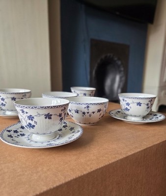 Vintage Royal Doulton Yorktown TC1013 Teeservice - 4 Tassen 4 Untertassen 2 Schüsseln 10 Teile