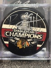 Bryan Bickell  signed 2010 Stanley Cup Champions Blackhawks Puck w/cube