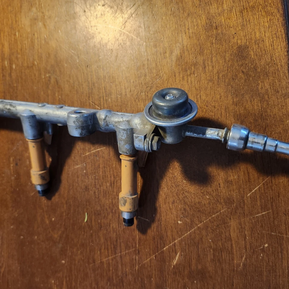 Riel de combustible con inyectores para Toyota Camry Hybrid 2008-2015 OEM Foto 3 de 4