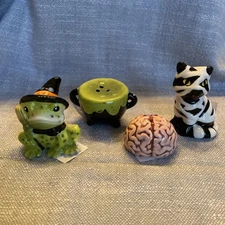Cracker Barrel Halloween Salt & Pepper Shaker Set Frog Cauldron Brain Cat?