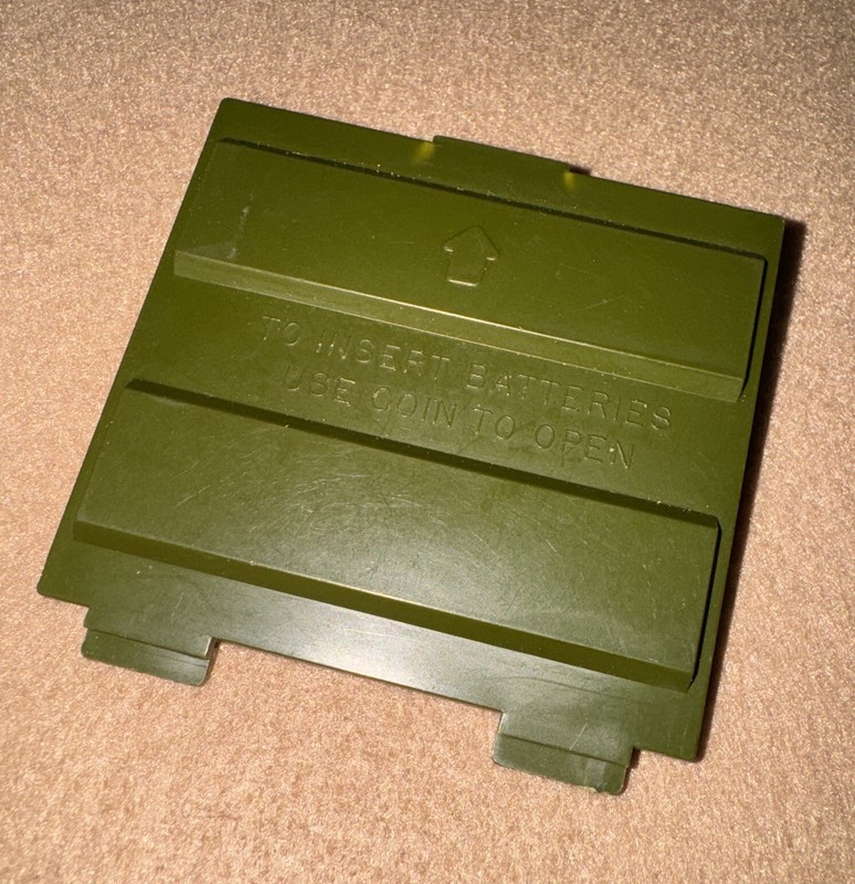 VINTAGE 1984 MATTEL MARVEL SECRET WARS DOOM ROLLER Original Battery Cover Part!