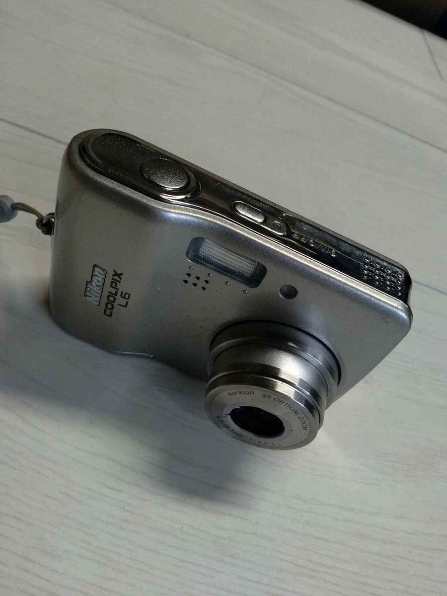 1) Pre-owned non op Nikon Coolpix L11 6.0MP Digital Camera used no