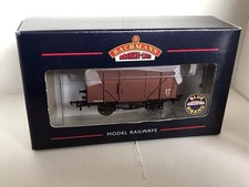 Bachmann 37-802 OO Gauge 12 Ton Planked Ventilated Van BR Brown, Mint UNUSED !