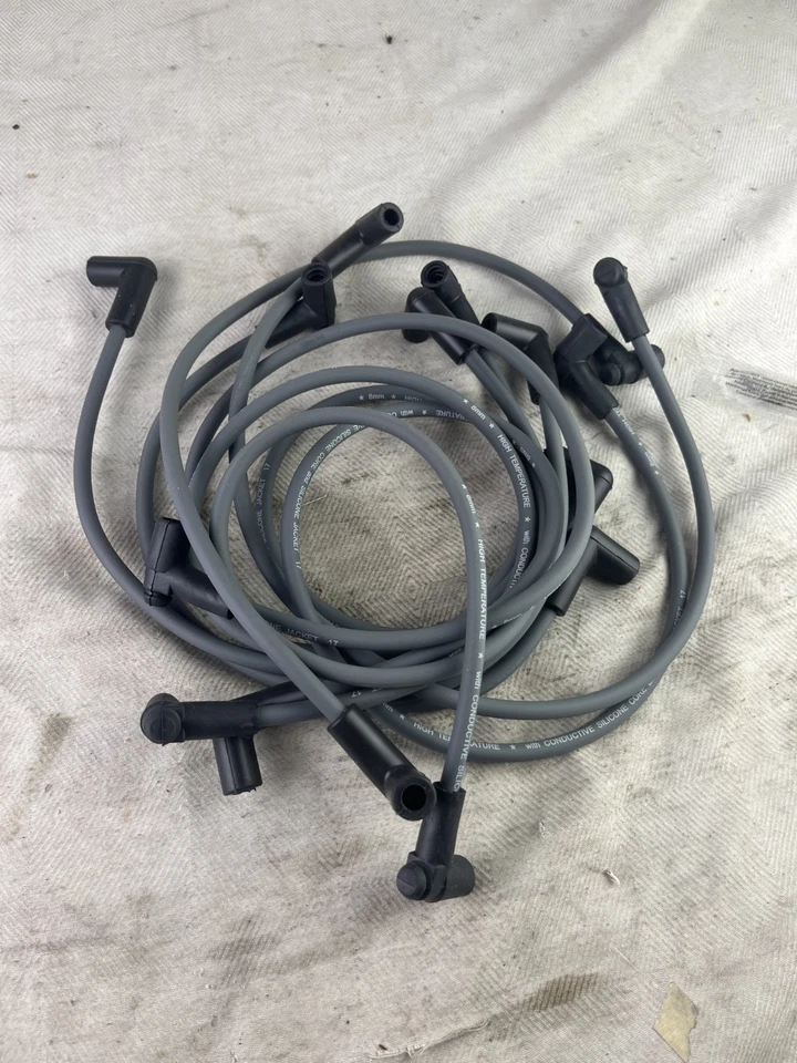 Juego de cables de bujía CARQUEST Gold 35-8105 se adapta a; Chevy, GMC, Oldsmobile, Pontiac Foto 2 de 4