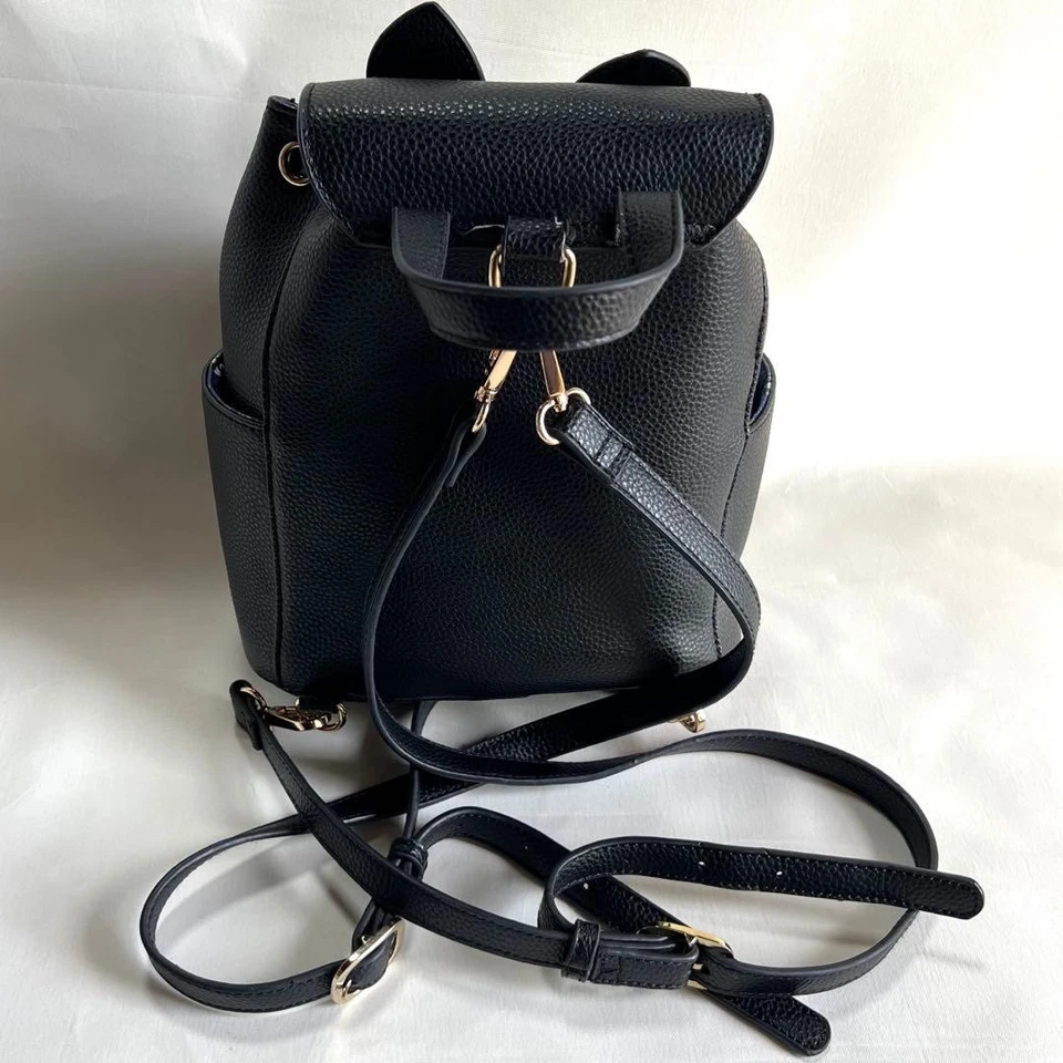 Mochila Samantha Vega Sailor Moon Negra Colaboración Tamaño 25x26x13cm Foto 2 de 4