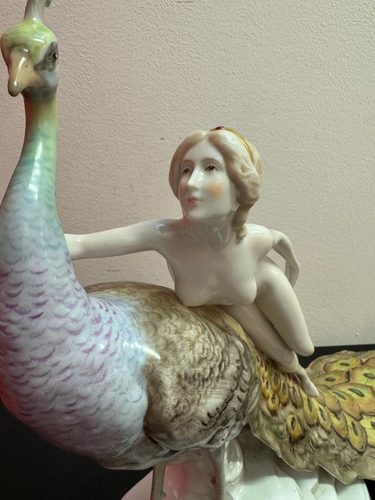 Scheibe-Alsbach Porzellanfigur „Die Eitelkeit“ Frau auf Pfau 47 cm imposant - Bild 17 von 21