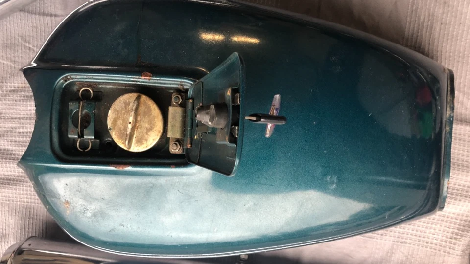 Depósito de combustible Honda CB 550 Foto 3 de 4