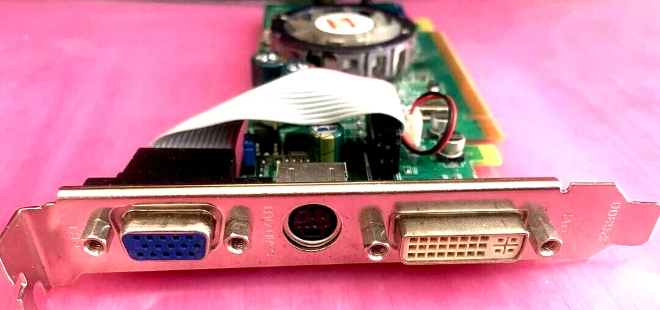 RADEON X300SE 256MB HYPERMEMORY PCIe  S-VIDEO DVI-I VGA CARD W/FAN - Image 2 of 3