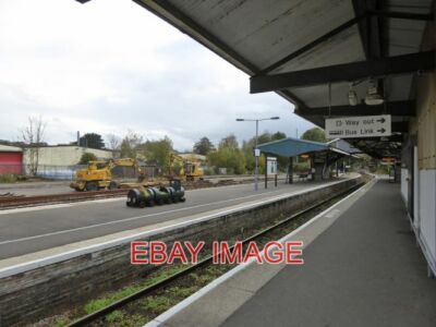 FOTO YEOVIL PEN MILL BAHNHOF DREI BAHNSTEIGFLÄCHEN FÜR ZWEI GLEISE. 2018