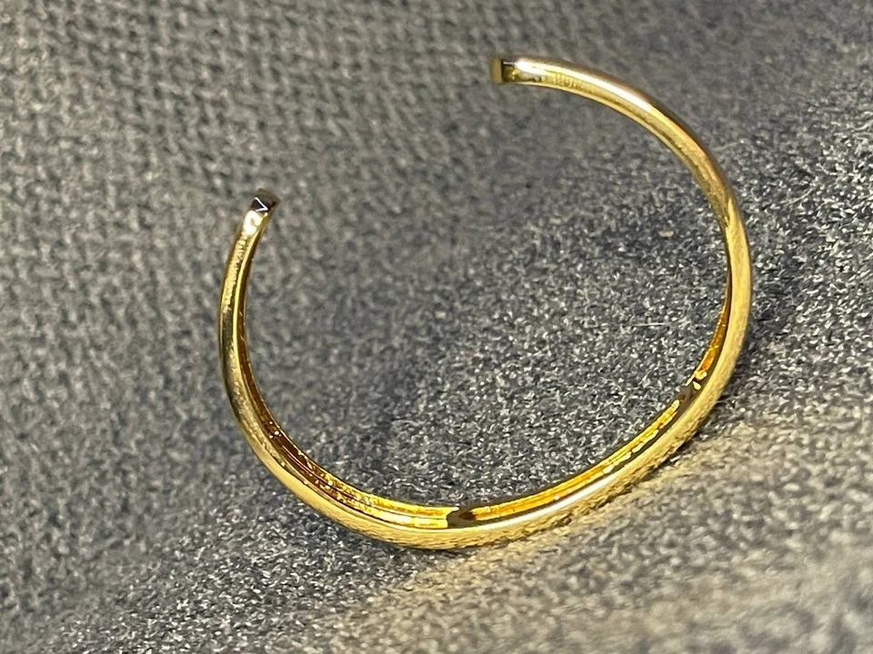 Brazalete minimalista diamantes flotantes oro Messika raro 18 cm Foto 3 de 4